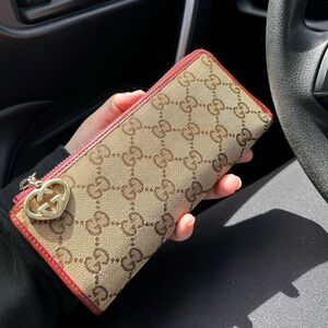 EUC Authentic Gucci Canvas quarter zip Wallet